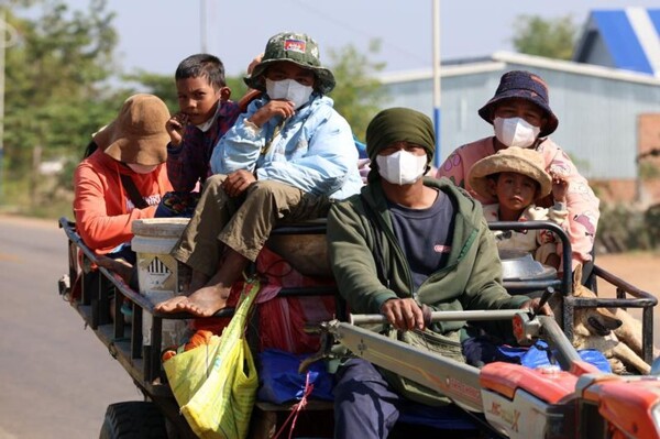 Over 100,000 Cambodians Flee Due to Border Conflict with Thailand